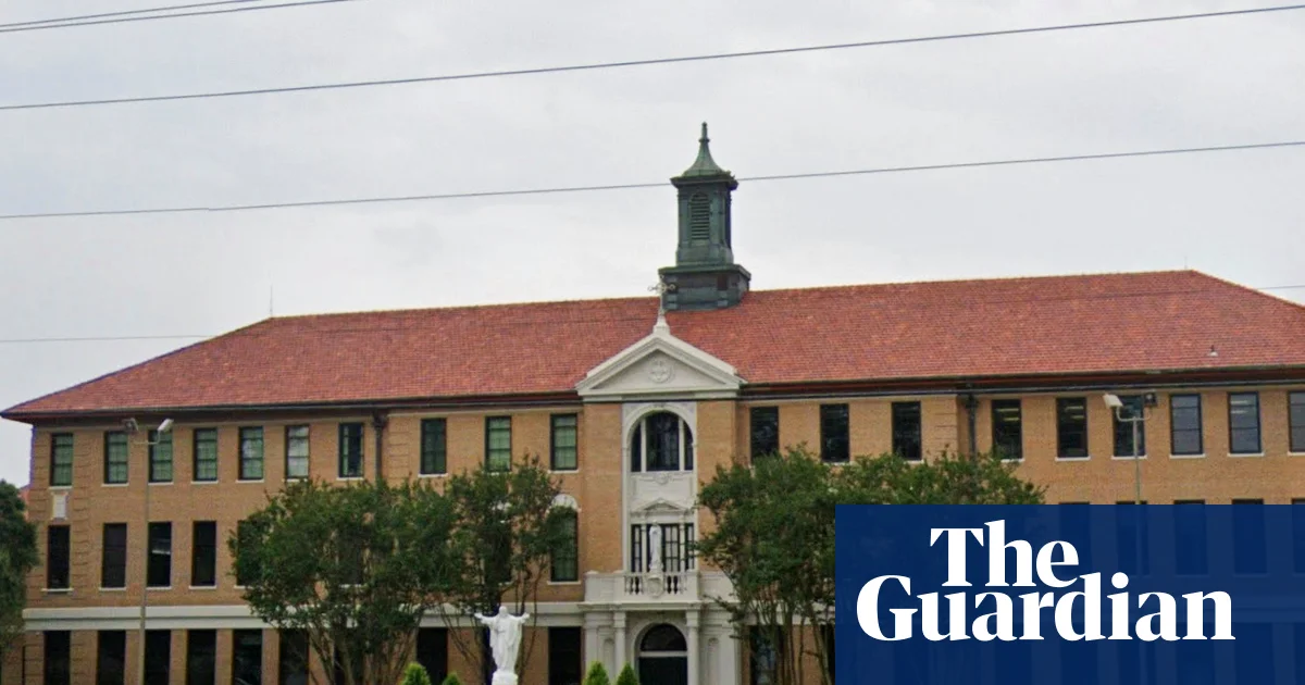 Padre católico em Louisiana acusado de abuso sexual infantil | Luisiana