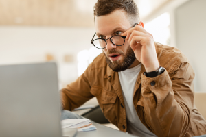 Esta semana em golpes: golpes de apostas em grandes jogos e armadilhas de ingressos falsos