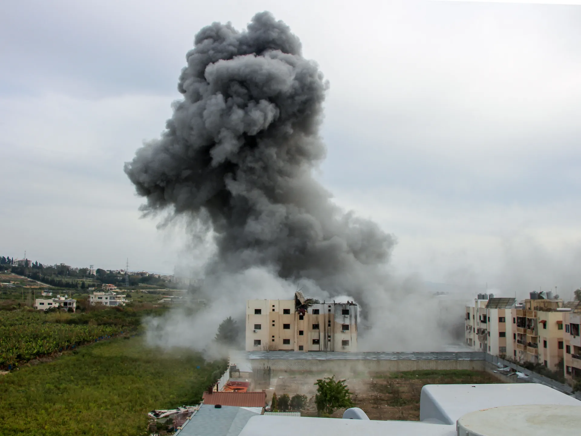 Israel mata 12 médicos em ataque no sul do Líbano enquanto a guerra devasta o país | Guerra EUA-Israel no Irã Notícias