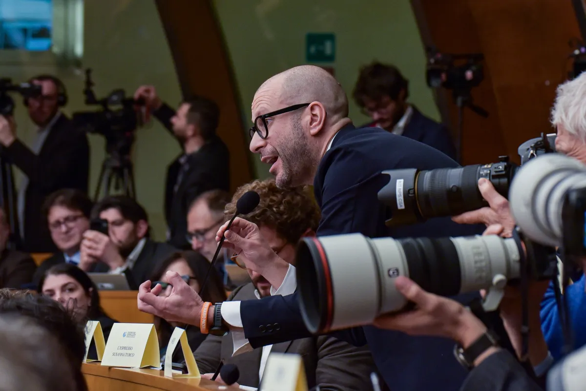 During a press conference organized by the National Council of the Order of Journalists at the Chamber of Deputies, Fanpage director Francesco Cancellato asks the Prime Minister Giorgia Meloni about the wiretapping case involving himself, other journalists and activists.