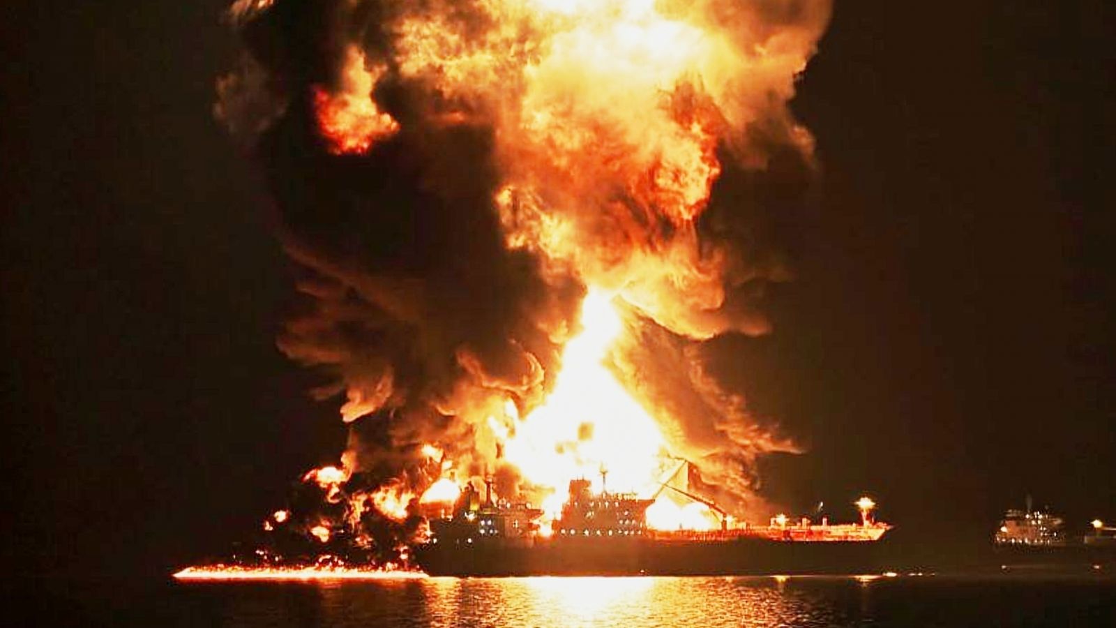 Submarinos anões e drones kamikaze – como o Irã pode bloquear o Estreito de Ormuz | Notícias do mundo