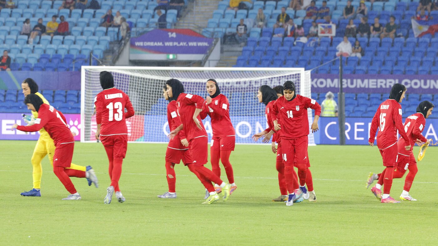 5ª integrante da seleção iraniana de futebol feminino desiste de asilo na Austrália: NPR