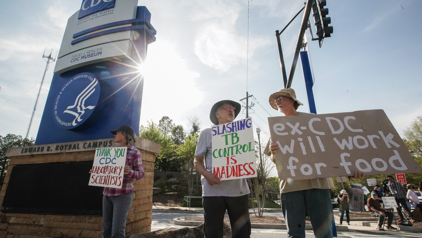 Demissões, cortes de financiamento e tiroteio deixam o CDC desmoralizado: NPR