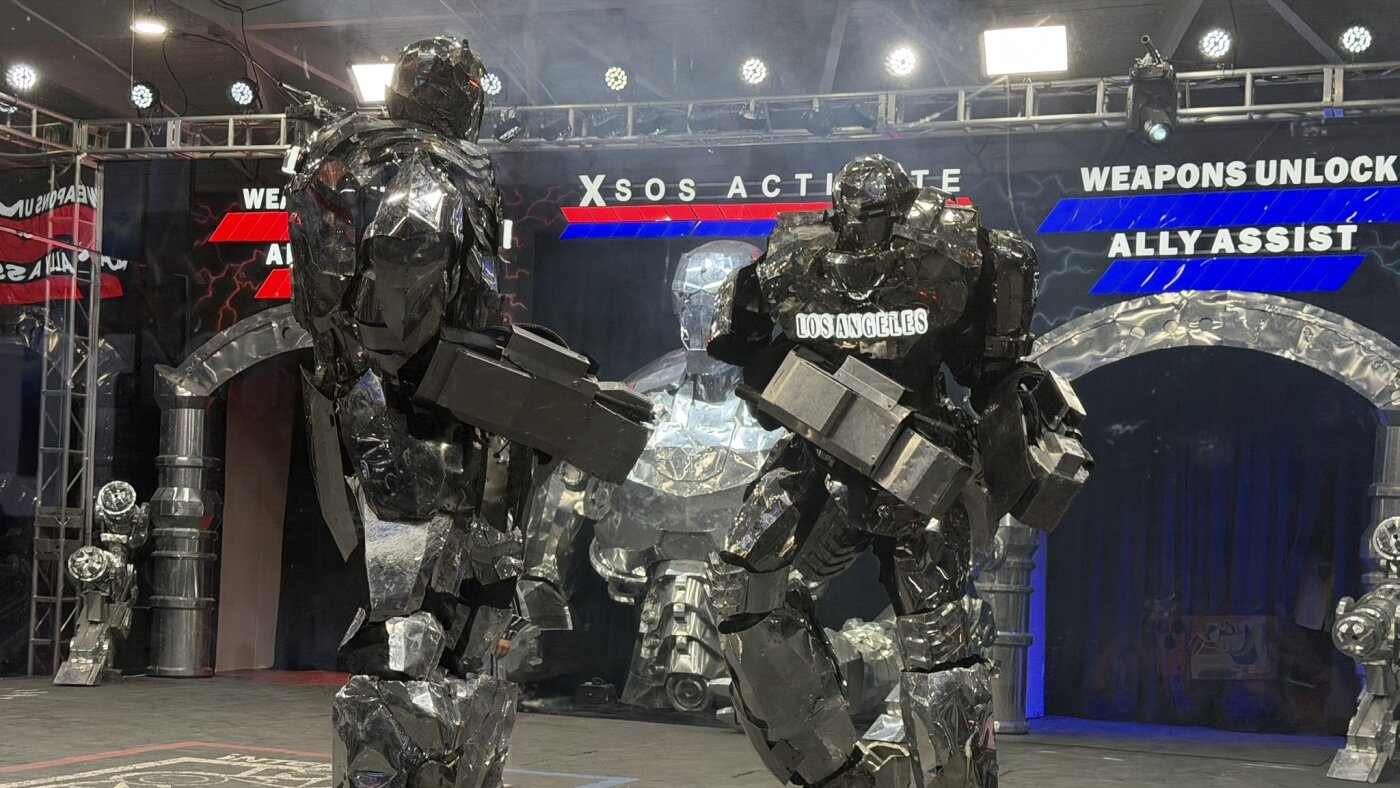 Robôs batalham no Robowar de Detroit: NPR